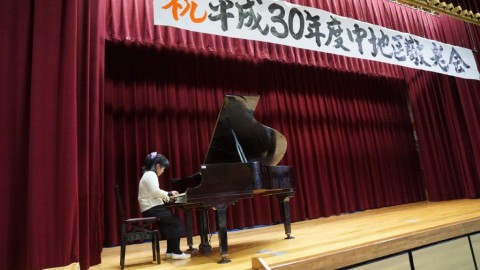 小学生によるピアノ演奏